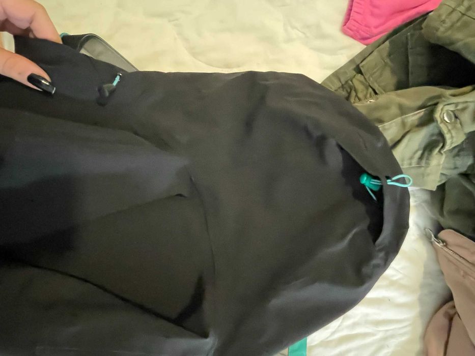 Casaco QUECHUA anti vento e chuva novo