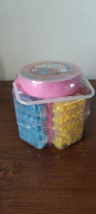 Zestaw dla dzieci do robienia bransoletek, łańcuszków koraliki