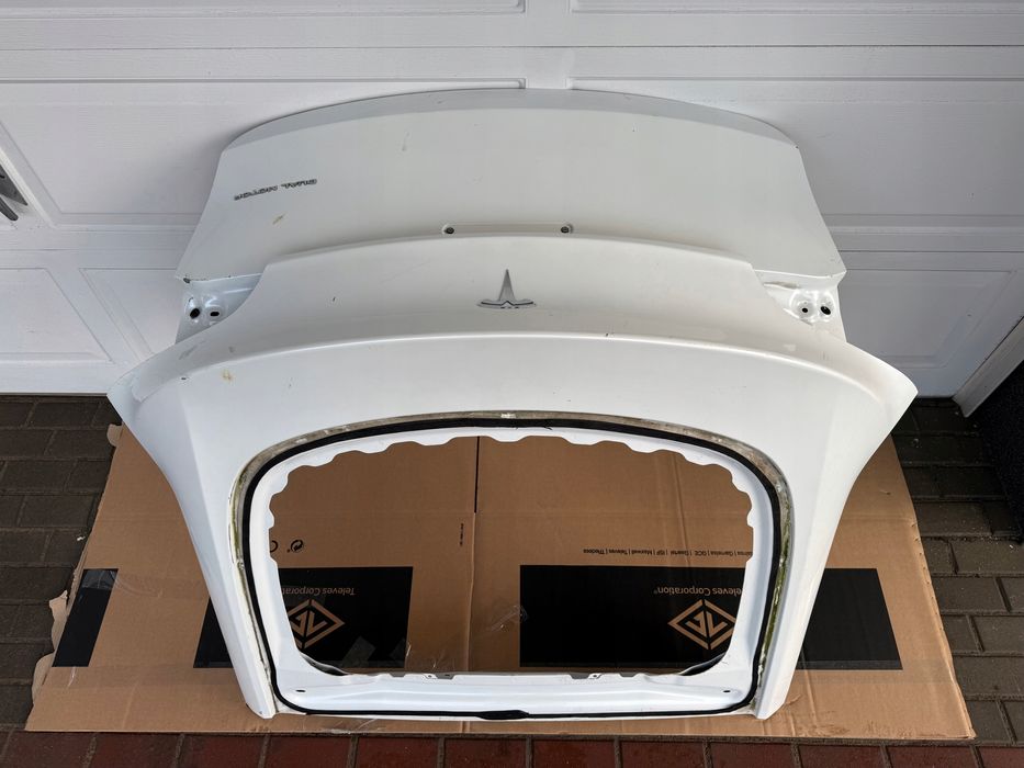tesla model y 2020- klapa pokrywa bagaznika biala ladna oryginal ladna
