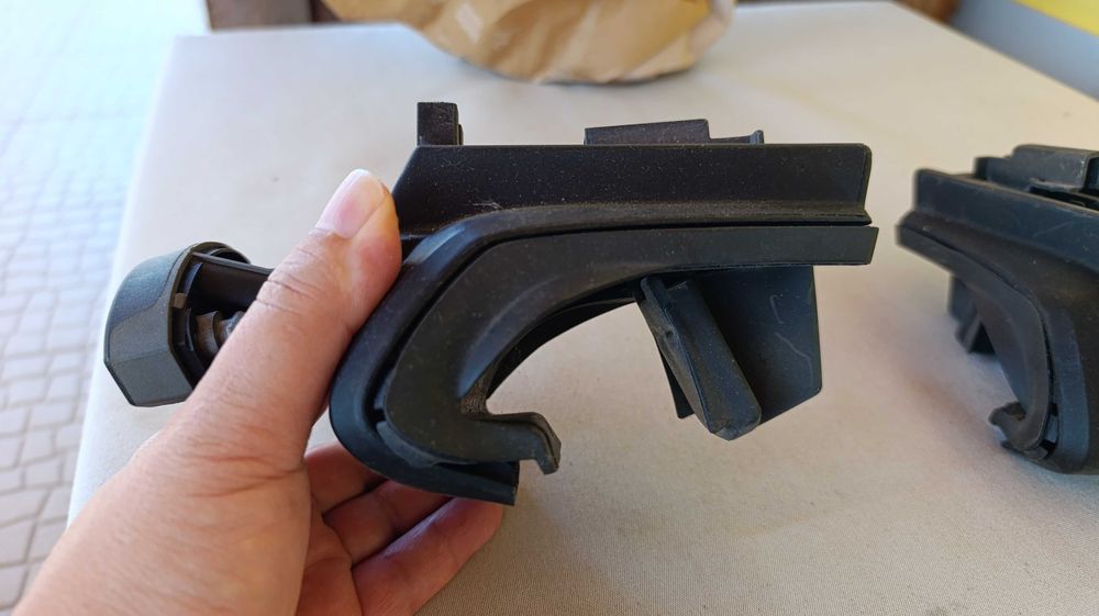 Suporte Thule para veículos com barras longitudinais