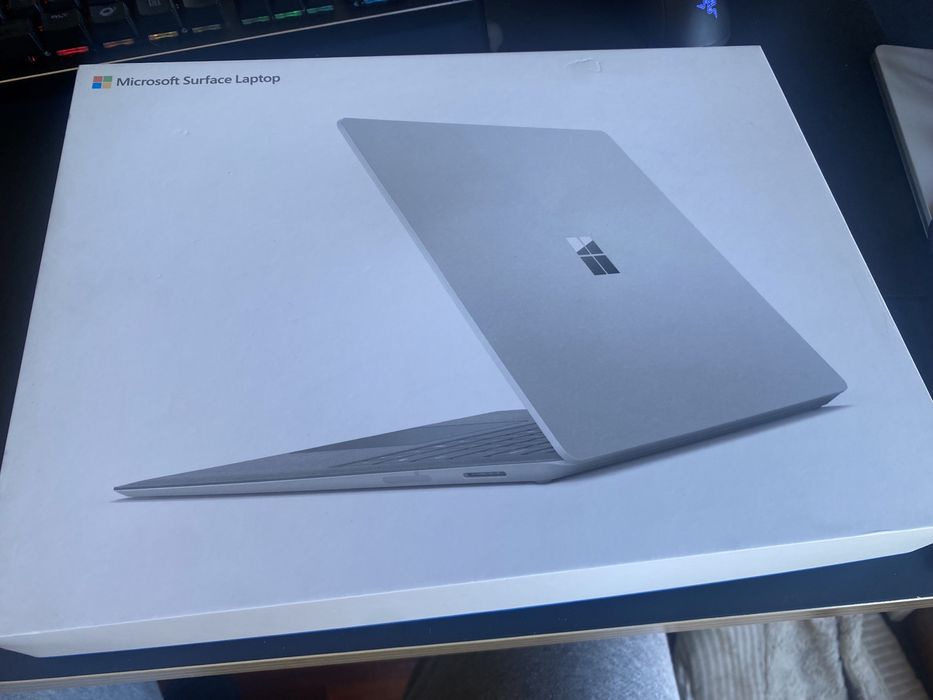 Microsoft Surface Laptop 3 - i5 8GB RAM 256 SSD