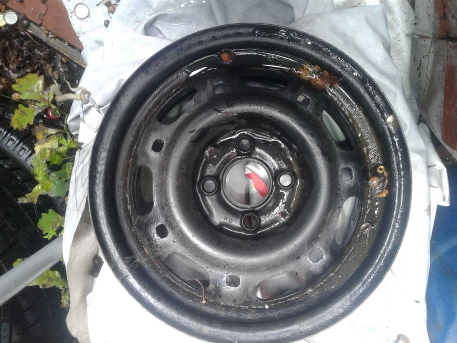4 Flegi Stalowe VW 14 cali 4x100 ET45 Vento Golf 2 3 Passat B3 B4 Serc