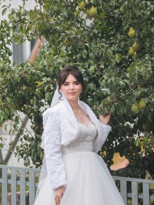 Шубка весільна білосніжна