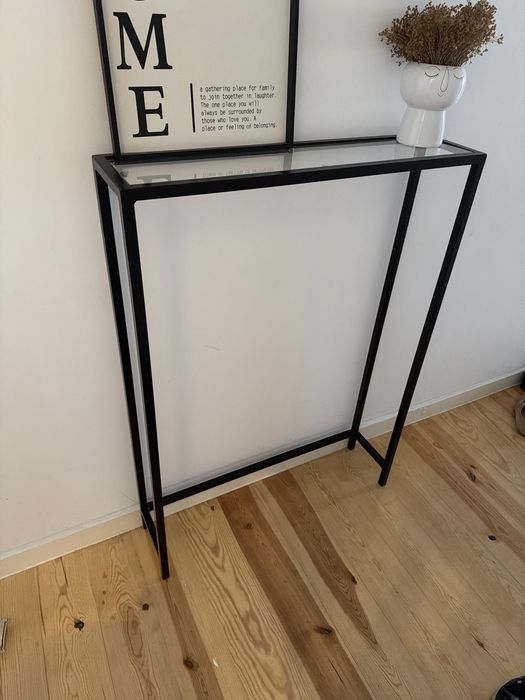 Mesa para emtrada em metal e vidro
