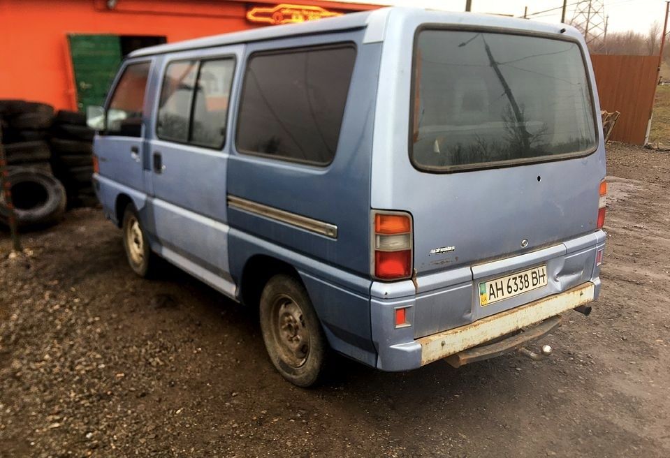 Бус Mitsubishi L300