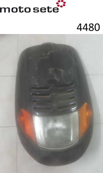 Carnagem frontal com farol e piscas Piaggio Hexagon