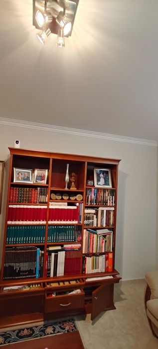 Estante em cerejeira