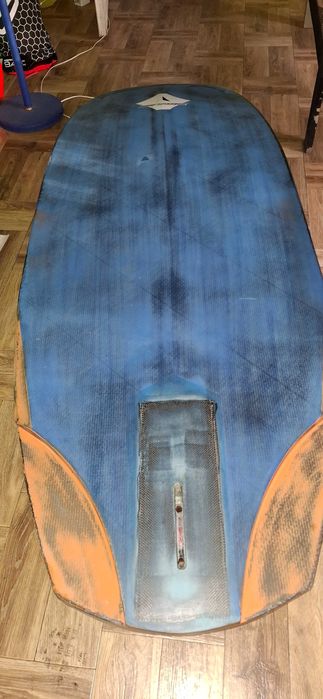 Deska windsurfingowa stylizowana na isonic 2021