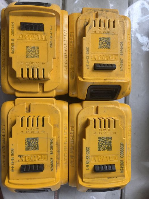 Dewalt 18v 5ah батареї роботчі 2025рік є кількість