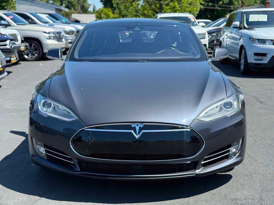 Tesla Model S      2015
