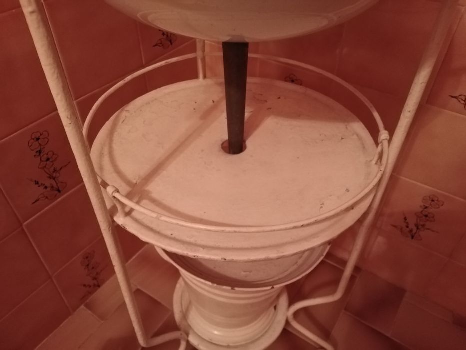 Lavatório Muito Antigo em Ferro