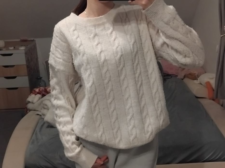 Sweter biały warkocz