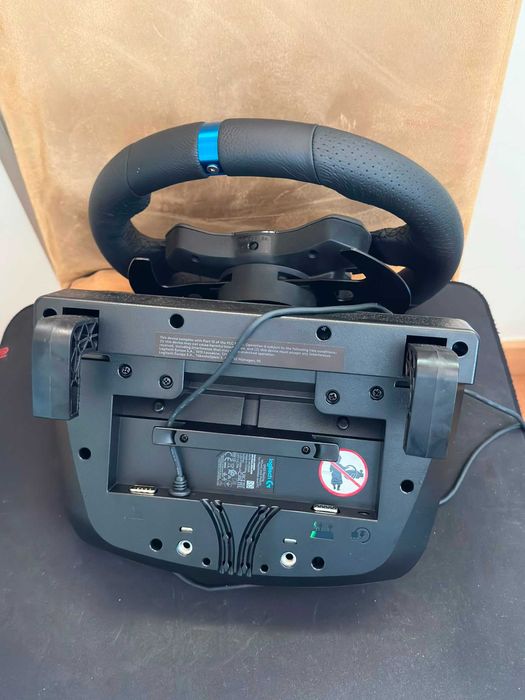 Logitech G923 – Volante e Pedais para Simulação de Condução