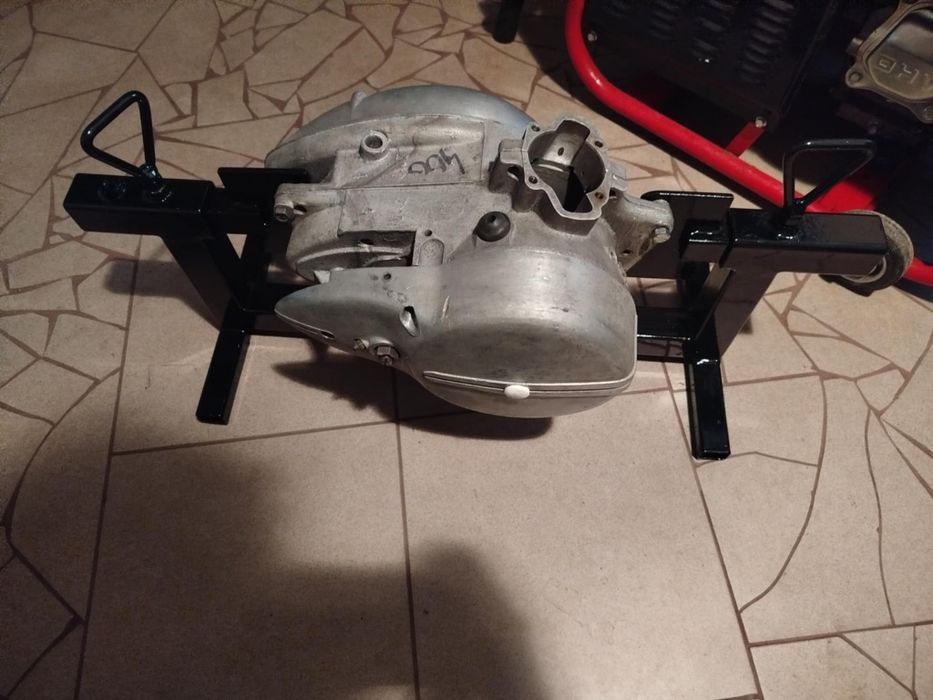 Stojak do składania silników WSK wfm