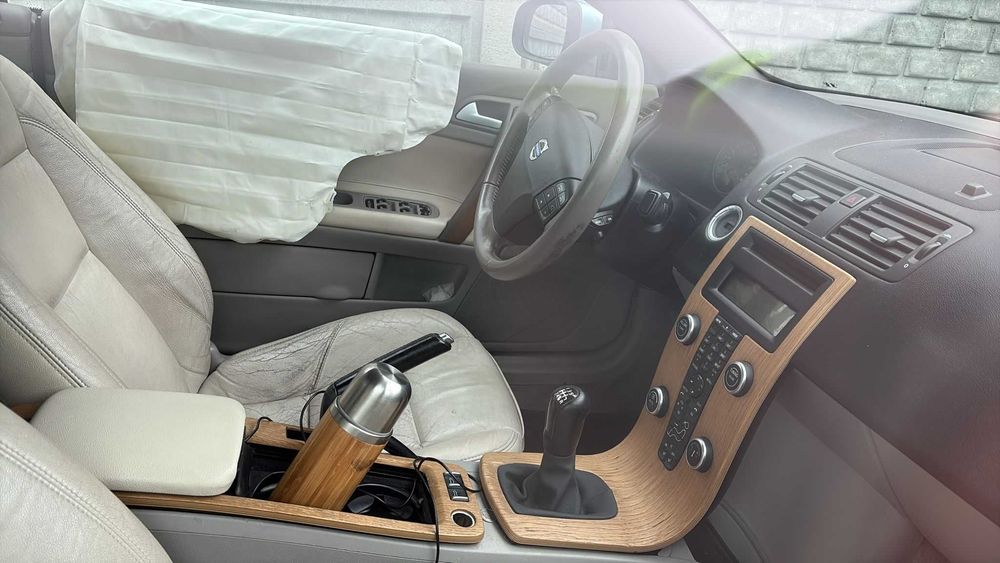 Sprzedam uszkodzone Volvo c70