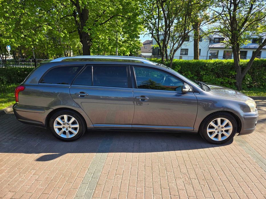 Toyota Avensis T25 liftback, 2.2 diesel 150 km z 2008r