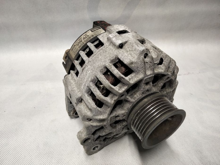 VW Golf 4 Bora Skoda Tour генератор 1.4 1.6