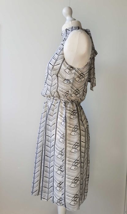 Elegancka zwiewna sukienka, 36/S