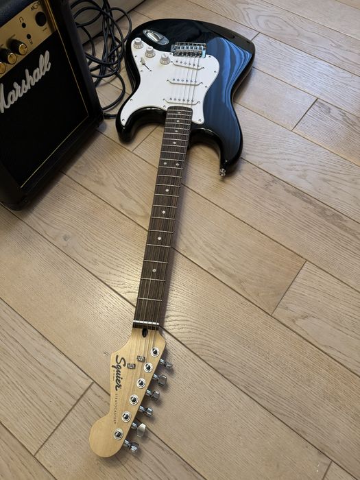 Електрогітара та підсилючал marshall