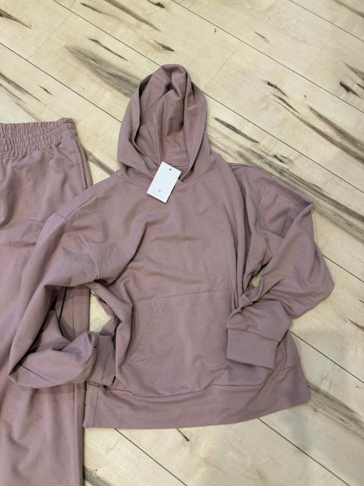 Nowy dres w kolorze pudrowym rozmiar L