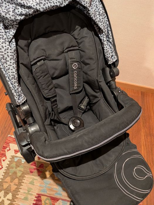 Carrinho Bebé com coque e isofix da Concord preto