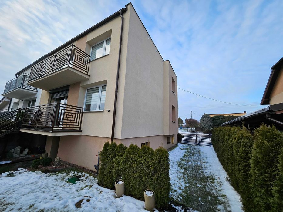 Sprzedam dom w zabudowie bliźniaczej w Złotowie.