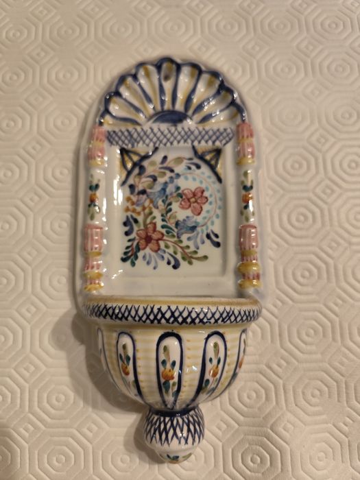 Pia de Água Benta de Valadares, a cerâmica de Gaia Pintura Manual nume