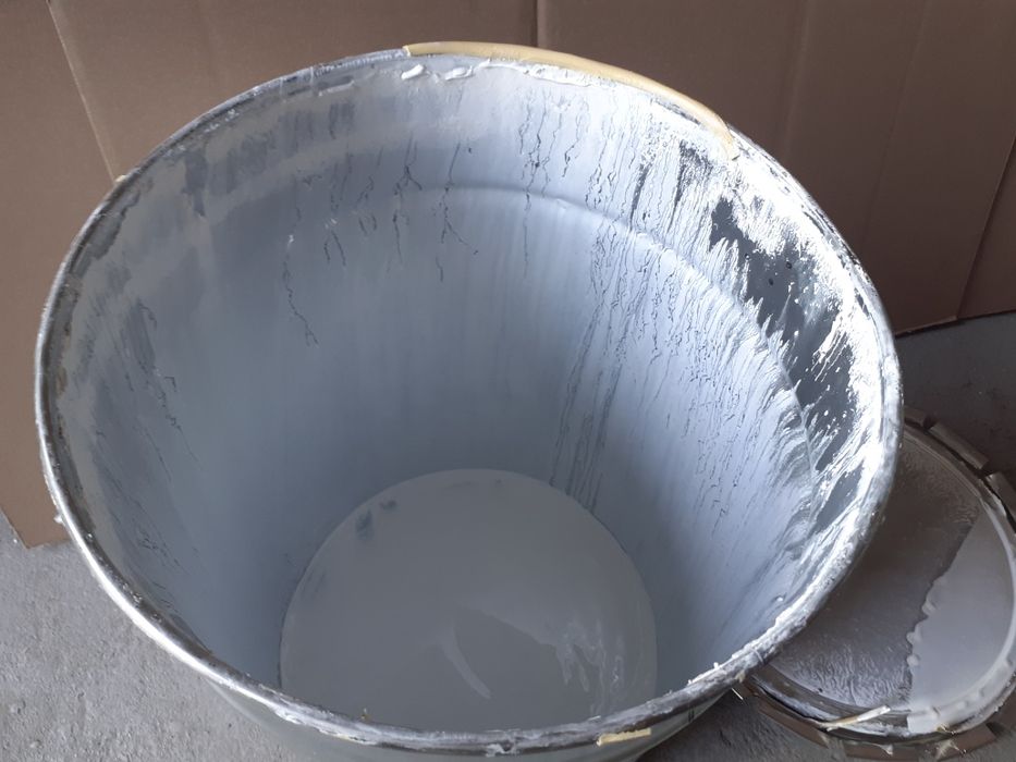 Metalowe wiadra po farbie 30 l z pokrywą transport