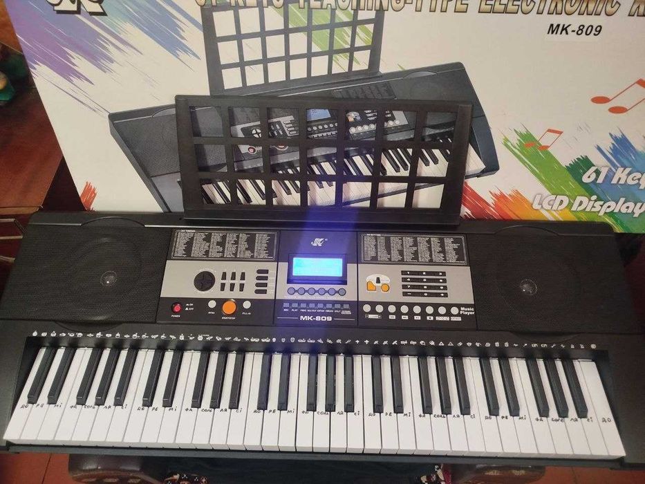 Портативний синтезатор MK809