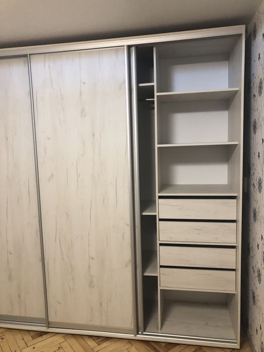 Шкаф купе со склада и под заказ.прихожие,кухни.