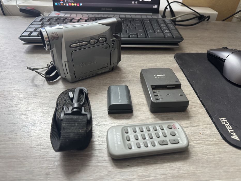 відеокамера Canon MV830i