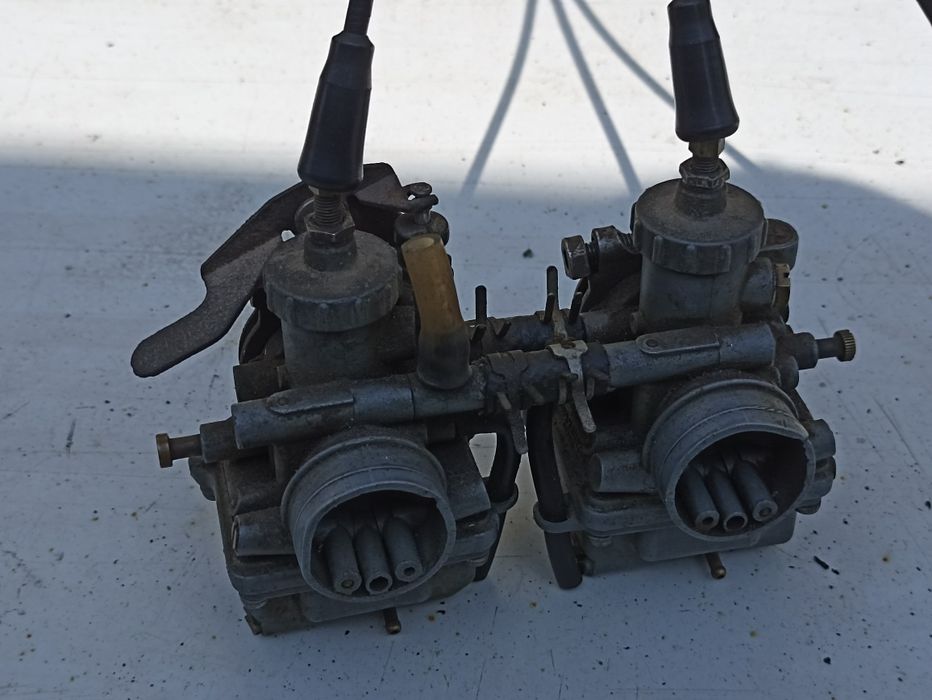 Carburadores duplos Mikuni  Suzuki GT 125