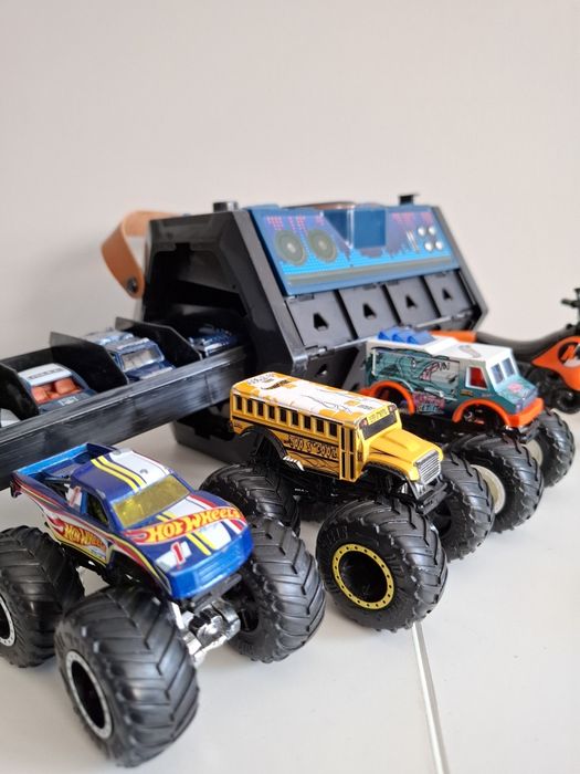 Głośnik przenośny hotweels tor wyścigowy samochodziki monster truck