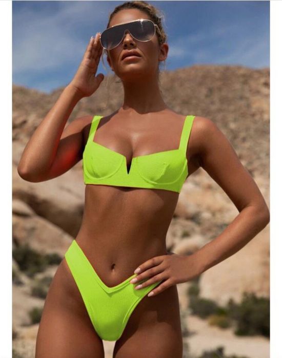 Неймовірний неоновий купальник