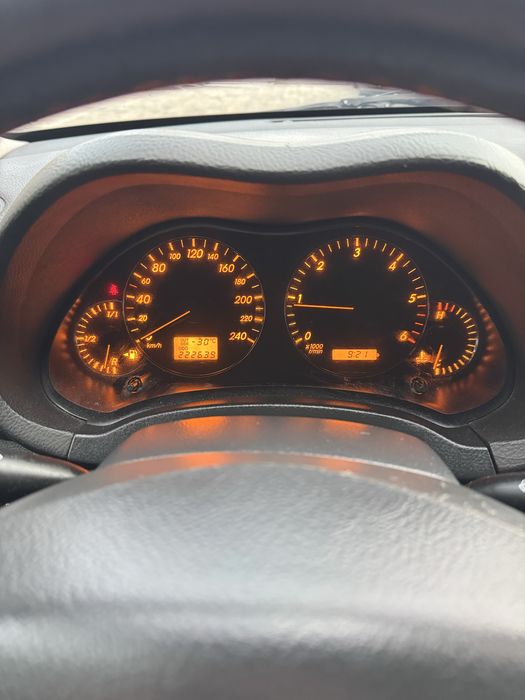 Toyota Avensis 2,0d механіка в гарному стані