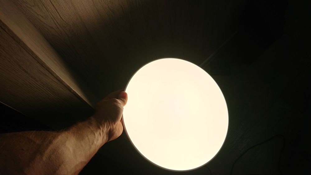 Продам круглый светодиодный светильник на потолок