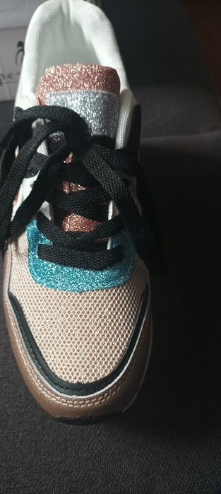 Sneakersy damskie beżowe błyszczące