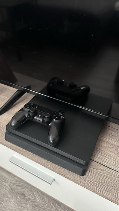 Konsola PlayStation 4 Sony Slim 500gb + pad + gra