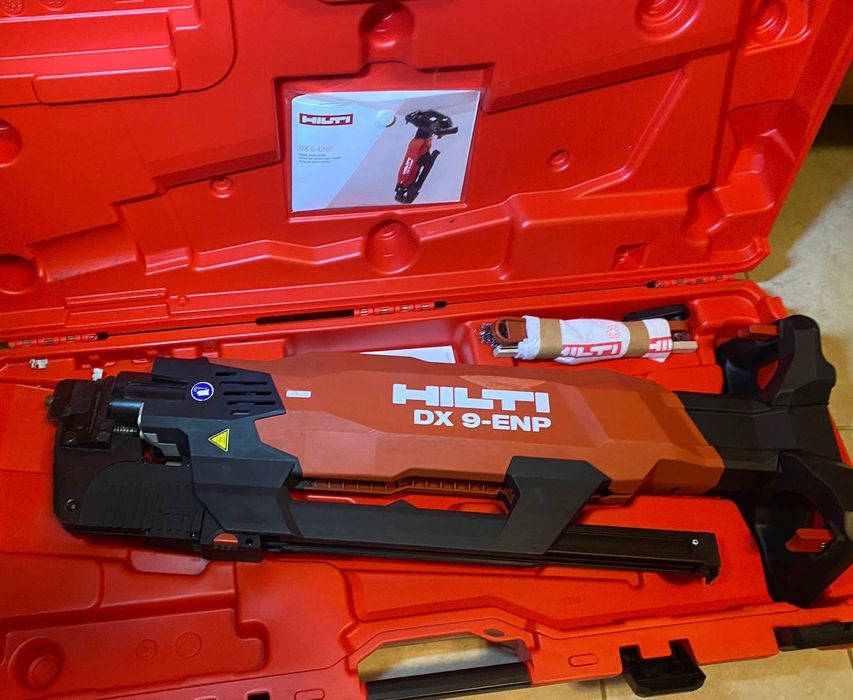 OSADZAK DX 9-ENP HILTI ,stan bardzo dobry ,walizka ,osprzęt
