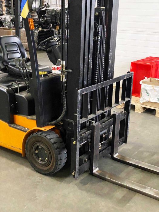 Вилковий навантажувач CPDS16J-C1