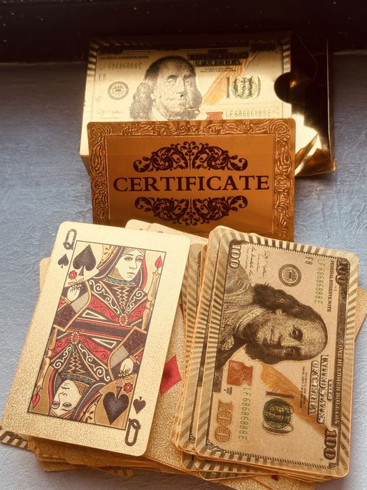 Игральные золотые карты