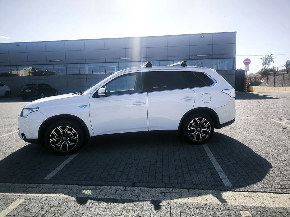 Mitsubishi Outlander híbrido — photo 2