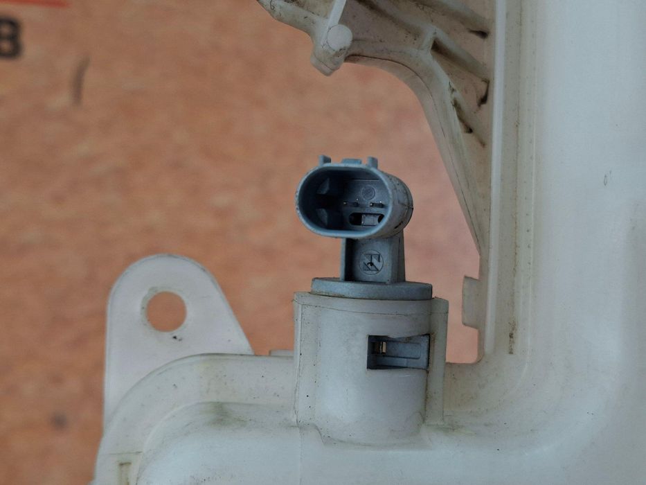 BMW 3 E90 E91 04-11 Бачок омывателя 235576