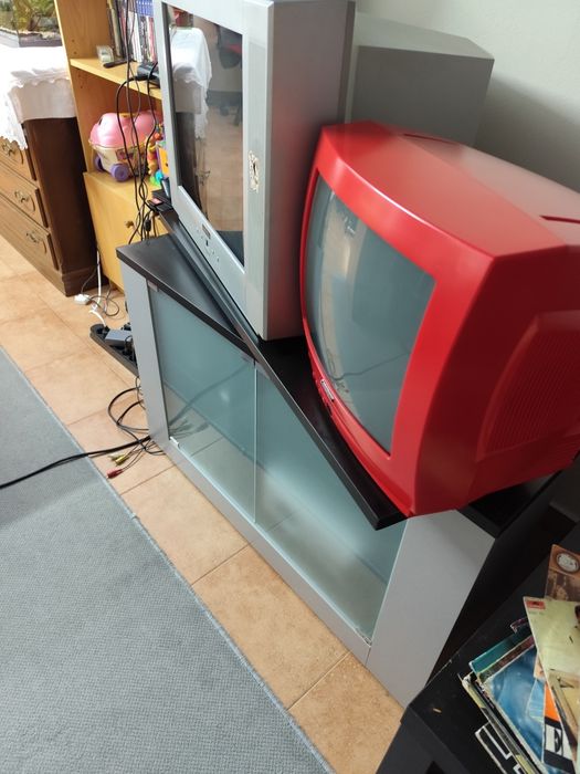 Móvel de TV com prateleira giratória