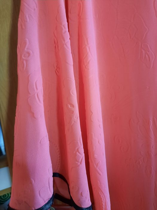 2. Malinowa sukienka