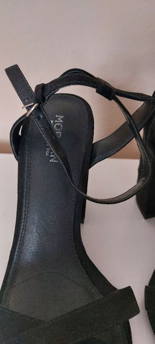 Nowe Sandałki z haftem Morgan de toi