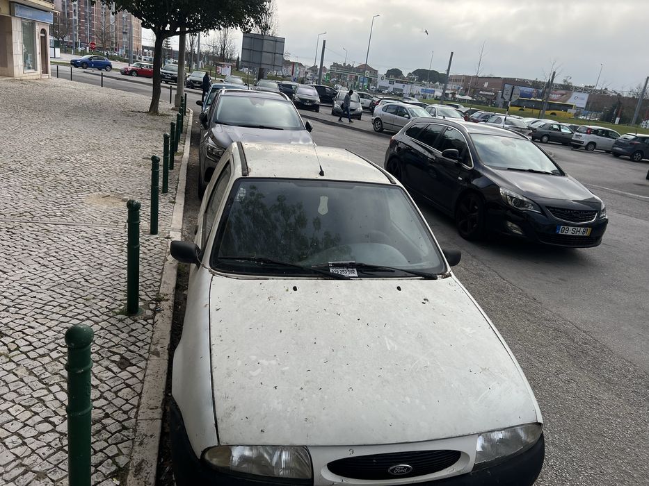 Ford Fiesta  1.8 Diesel  de 1996 para despachar