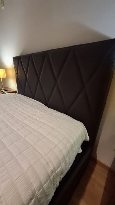 Cama de casal em pele 160x200