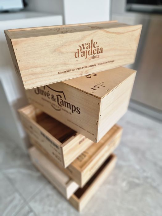 Caixa de vinho em madeira