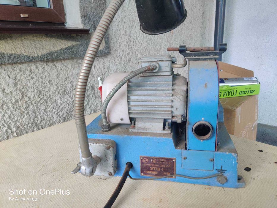 настольный шлифовальный станок (точило).